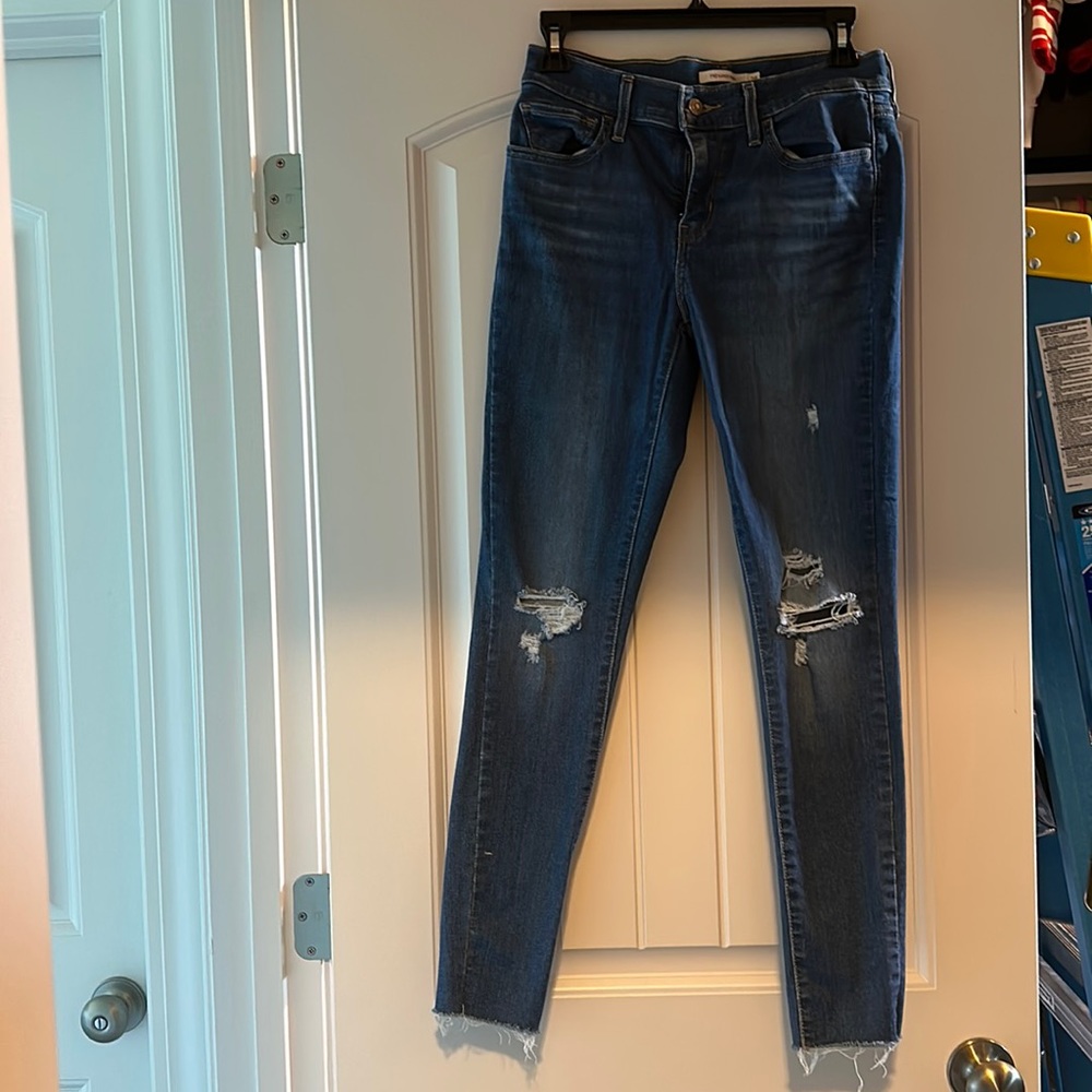 Levis 710 Super Skinny. Color: blue denim Size: 28 frayed ankles and distressed